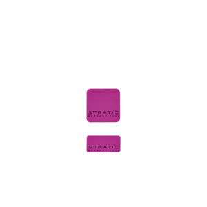 Stratic BUZZ Set aus einer großen und einer kleinen pinken Logo-Tauschplatte mit schwarzem Schriftzug