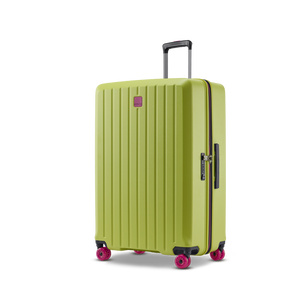 Stilvoll reisen: Leichter Rollenkoffer BUZZ in Lime Green (Größe L) schräg von vorne fotografiert, zeigt das moderne Design und die 4 leisen 360°-Spinner-Rollen