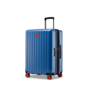 Ansicht schräg von vorne mit Dehnfalte beim BUZZ Trolley Ocean Blue in der Größe M mit markantem Rillen-Design