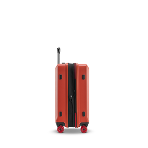 Seitenansicht des BUZZ Trolleys S in Rosso Clay mit Volumenerweiterung und smartem NFC Tag mit Stratic Connect