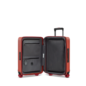 Nachhaltiges Packen: Geöffneter BUZZ Hartschalenkoffer (Rosso Clay, Größe S) mit der grauen ecosmart RPET-Innenausstattung aus 100% recycelten PET-Flaschen