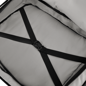 Innenansicht des Move Backpack Large mit integriertem Kreuzspanngurt zum sicheren Fixieren von Kleidung und Gepäck