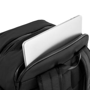 Detailansicht des gepolsterten, digital-ready Laptopfachs im Move Backpack Large für den sicheren Transport mobiler Geräte