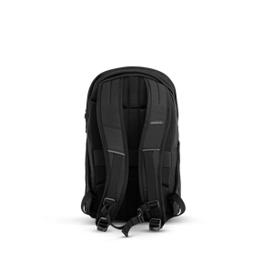 Rückansicht des Rucksacks mit mesh-gepolsterter Rückenfläche, verstellbaren Schultergurten und Brustgurt mit Schnalle