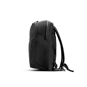 Seitenansicht des Rucksacks mit flexiblem Seitenfach für Getränkeflaschen oder Regenschirme