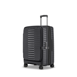 Schräge Frontansicht des Stratic Novium ML Koffers in Größe M in Black mit integrierter Vortasche für schnellen Zugriff