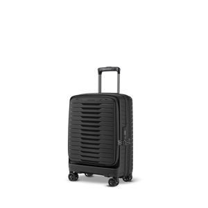 Schräge Frontansicht des Stratic Novium ML Koffers in Größe S (55x40x23 cm) in Black mit integrierter Vortasche für schnellen Zugriff