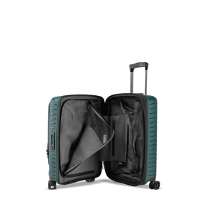 Geöffnete Frontöffnung des Stratic Novium ML Koffers in Petrol mit gepolstertem 16 Zoll Laptopfach und praktischem Organizer