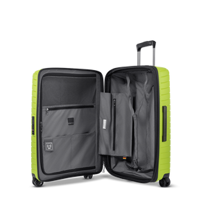 Geöffneter NOVIUM SL Trolley M Koffer zeigt das geräumige Innenleben mit praktischen Packgurten und Reißverschluss-Trennwand