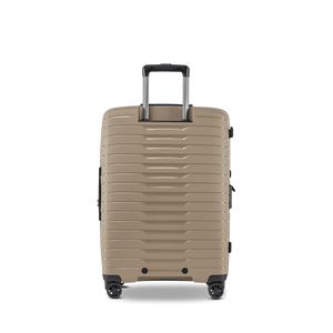 Rückansicht des NOVIUM SL Trolley M in Sand mit Fokus auf das robuste Design und das stabile Rollensystem