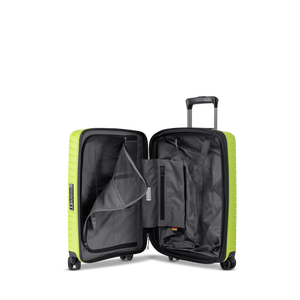 Innenansicht des NOVIUM SL Trolley S in Lime Green mit ausreichend Platz für Kleidung und Accessoires