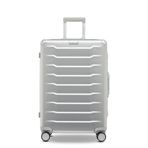 Premium-Aluminium-Trolley PHOENIX ALU in Silver, Größe M – Frontansicht des hochwertigen Koffers mit smarter Technologie und robuster Rillenstruktur