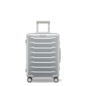 Premium-Aluminium-Trolley PHOENIX ALU in Silver, Größe S – Frontansicht des hochwertigen Koffers mit smarter Technologie und robuster Rillenstruktur