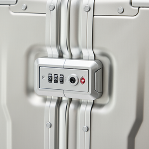 PHOENIX ALU Trolley L - Detailbild des integriertes TSA-Zahlenschloss am Spangenverschluss