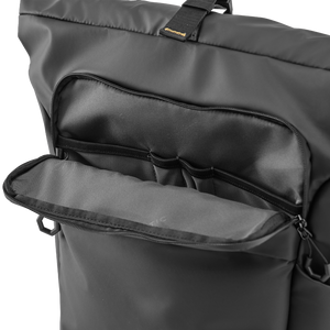STRATIC Vibe Daily Backpack noir, détail – Poche frontale ouverte avec organiseur pratique