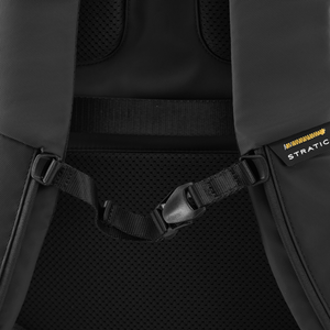 STRATIC Vibe Daily Backpack noir, vue détaillée – Sangle de poitrine réglable en hauteur pour un bon maintien