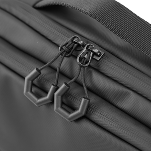 STRATIC Vibe toilettas zwart detail – robuuste trekkers en waterafstotende ritsen