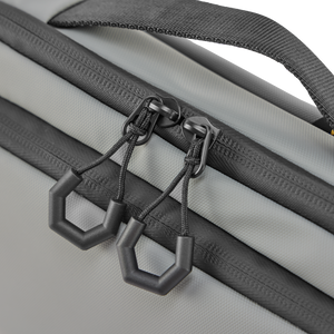 STRATIC Vibe toilettas grijs detail – robuuste trekkers en waterafstotende ritsen