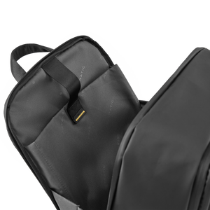 STRATIC Vibe Travel Backpack zwart opengeklapt – apart gevoerd laptopvak voor tech