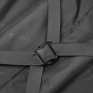 Sac à roulettes STRATIC Vibe noir, détail – Sangle croisée réglable dans le compartiment principal
